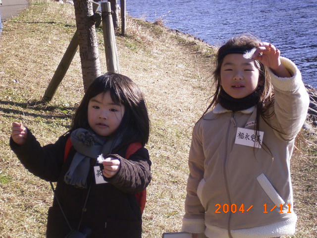 ����͉����̉H�ł����H�ƕ����Ă���Q�l�̏��̎q�̎ʐ^