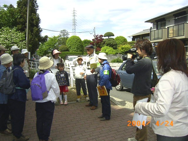 �ώ@��S�̂̐����@TV�J�����ɎQ���҂��ْ��C��