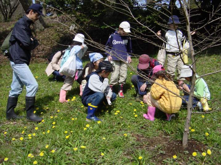 �u�t�̑��Ԃɂ��Ă̐����𒮂��ώ@����Q���ҁv�̎ʐ^