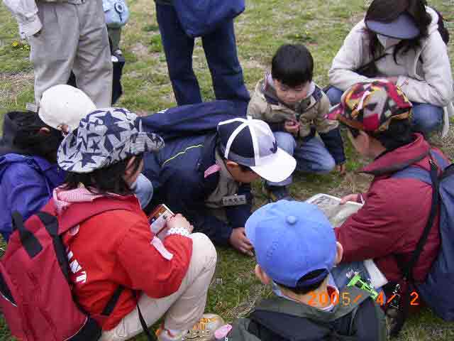 �^���|�|���ώ@���A�}�ӂƔM�S�ɔ�ׂ�Q���҂̎q�ǂ����񂽂�