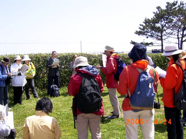 �����̎�����u�C�݂̐A���Q���𒲂ׂ悤�v�ɂĒ����V�[�g�̋L�����@�̐������󂯂�ʐ^