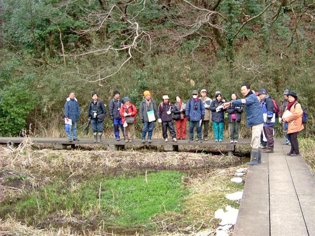 ���i�͓���Ȃ��O�p�r��ʂ�A���݂��R�␙�т̗ǍD�Ȏ������ώ@����