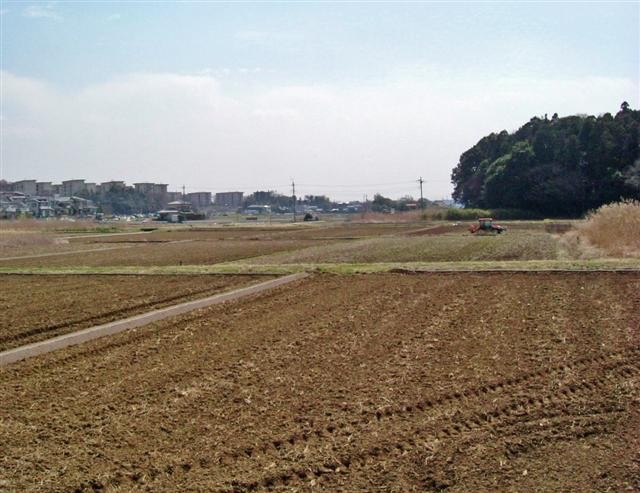 �s���i�����ԁj���ʂ́A�Ζk�̏Z��n�J�����i��ł���A�c��ڂ̋x�k���ڗ����Ă���