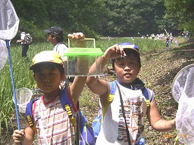 �Z��ŕ߂܂����I�j�����}�������Ă���ʐ^