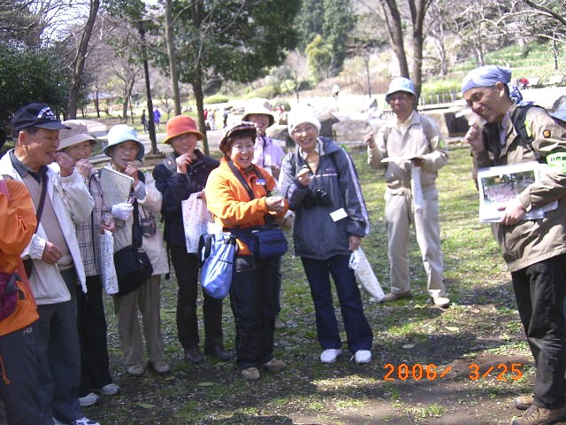 �j�K�L�̏��}��������A���܂�̂ɂ����ɂ����킸��΂�����Q���҂̎ʐ^