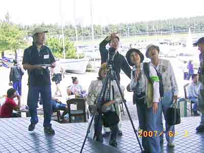 �T���̎Q���҂���̃c�o���̑������Ă���ʐ^