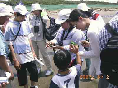 �w�������A�c���^�K�C�̗��������Đ������Ă���ʐ^