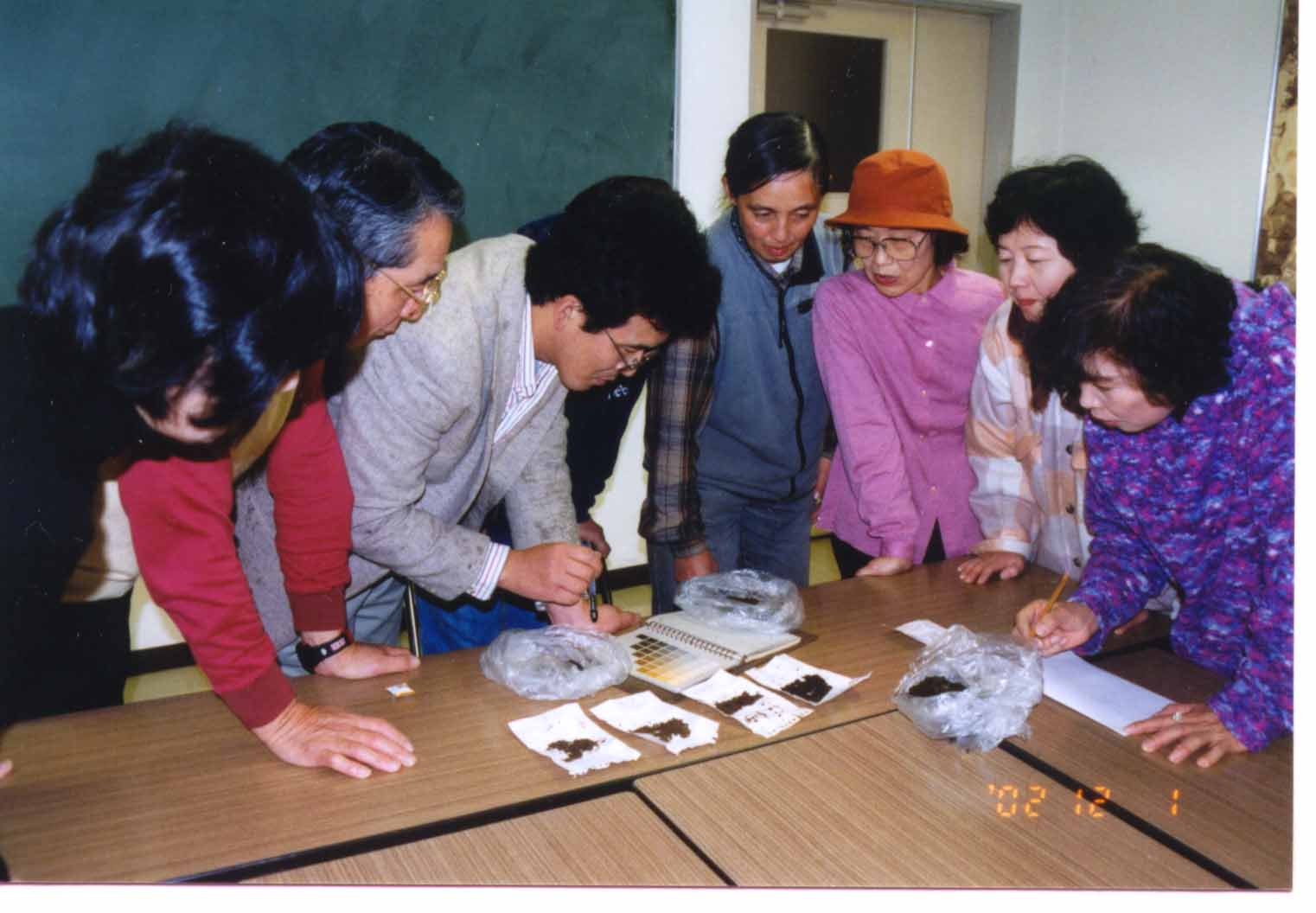 �n���̐F����