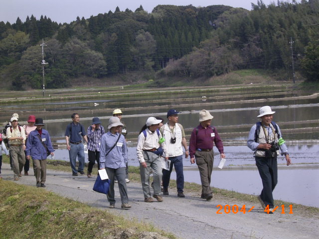 ���̒����c�̒��̓�������Q���ҒB�̎ʐ^